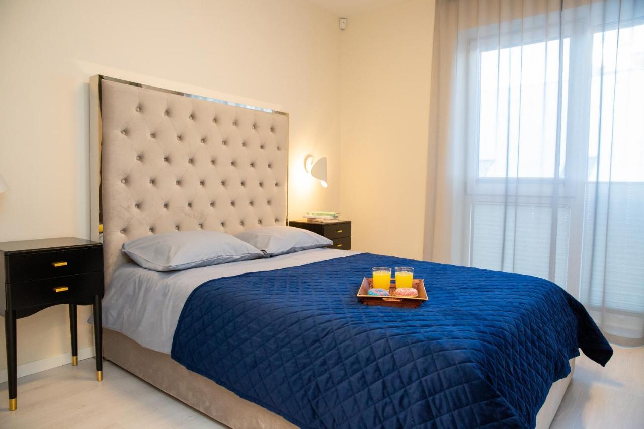 Luxurious Blue&yellow In Center Апартаменты *